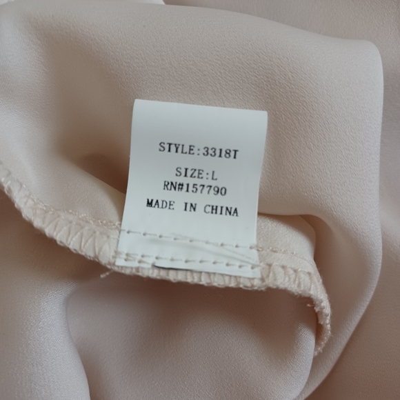 {Pinch} Ruffle Blouse - Picture 4 of 4